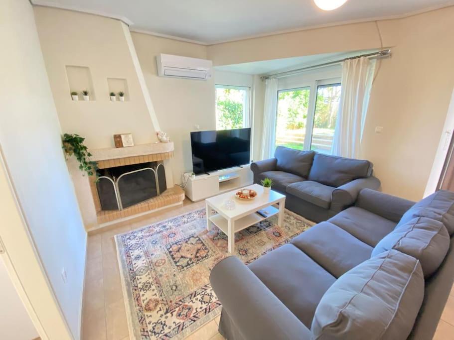 Cozy 2 Room Apartment With Garden Near Athens Air-Port Луца Экстерьер фото