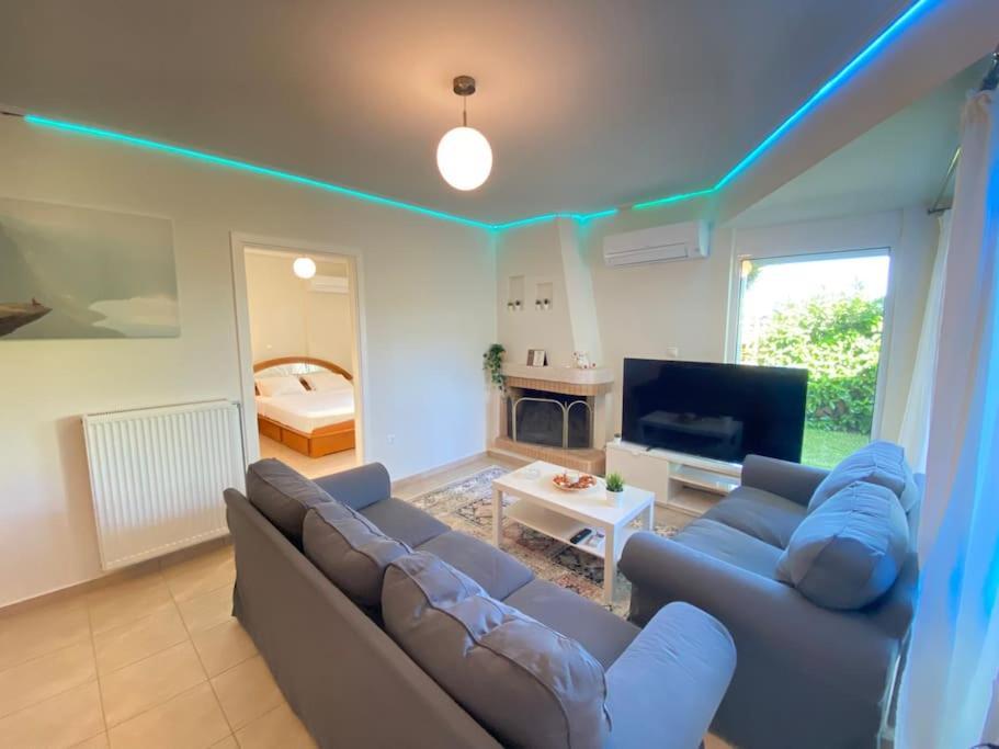 Cozy 2 Room Apartment With Garden Near Athens Air-Port Луца Экстерьер фото