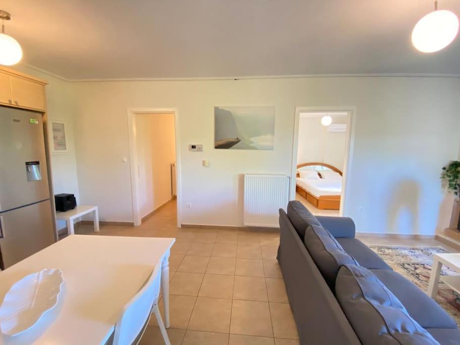 Cozy 2 Room Apartment With Garden Near Athens Air-Port Луца Экстерьер фото