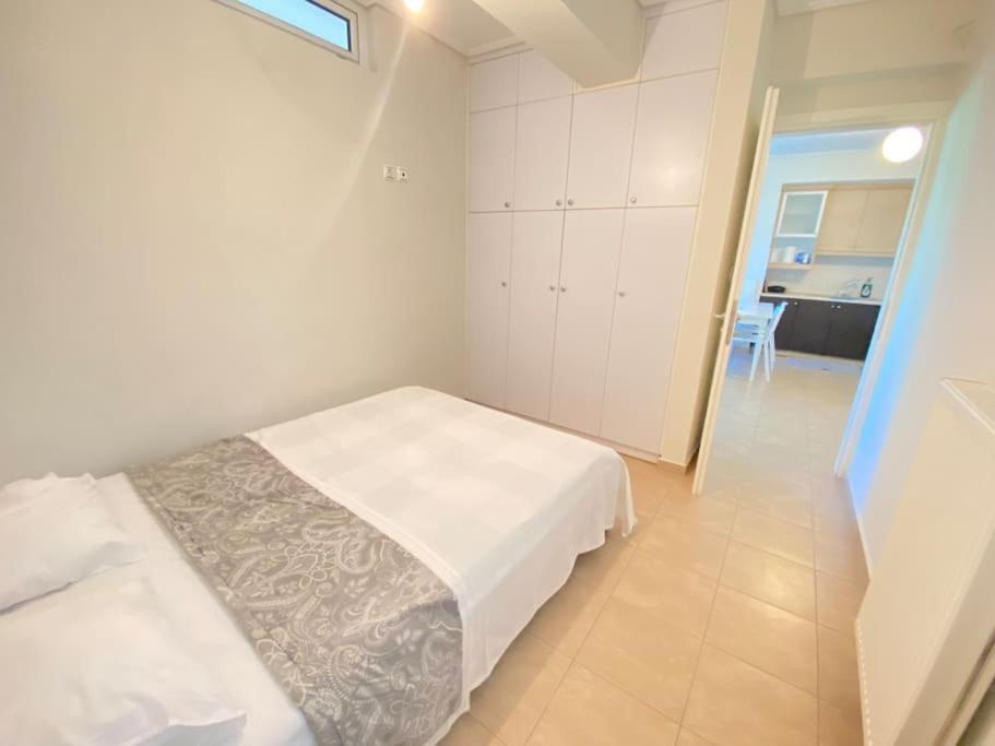 Cozy 2 Room Apartment With Garden Near Athens Air-Port Луца Экстерьер фото