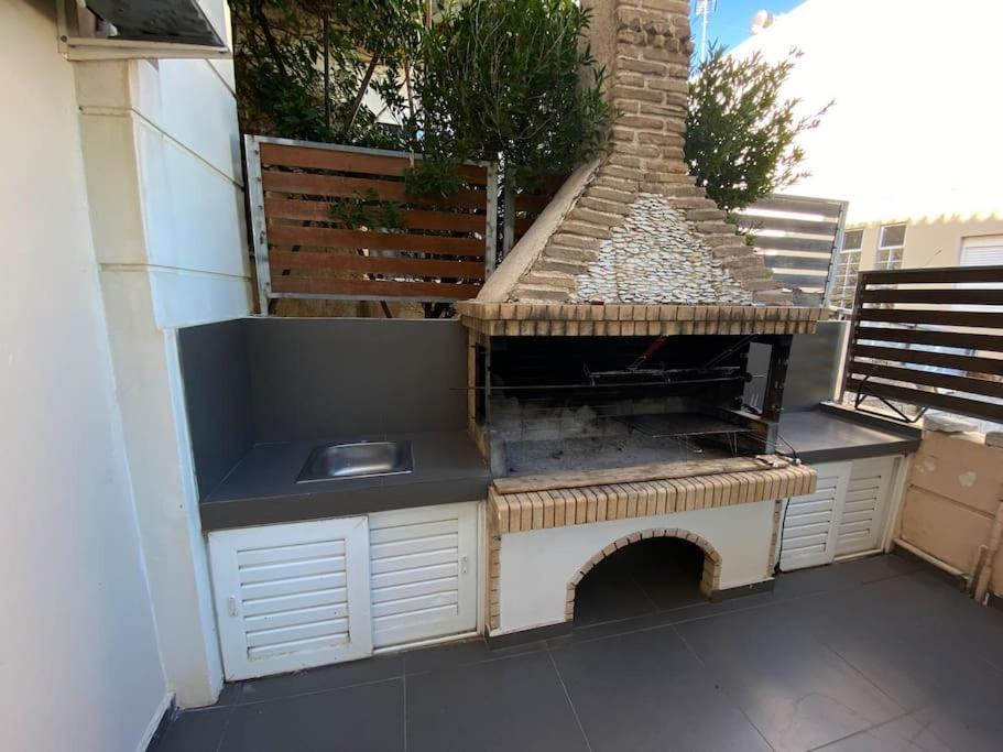 Cozy 2 Room Apartment With Garden Near Athens Air-Port Луца Экстерьер фото