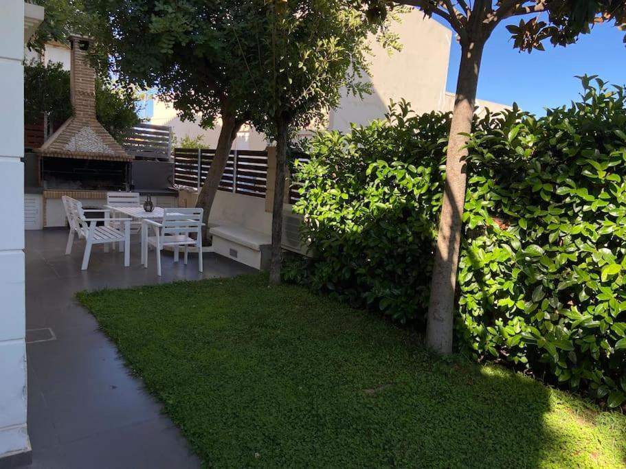 Cozy 2 Room Apartment With Garden Near Athens Air-Port Луца Экстерьер фото
