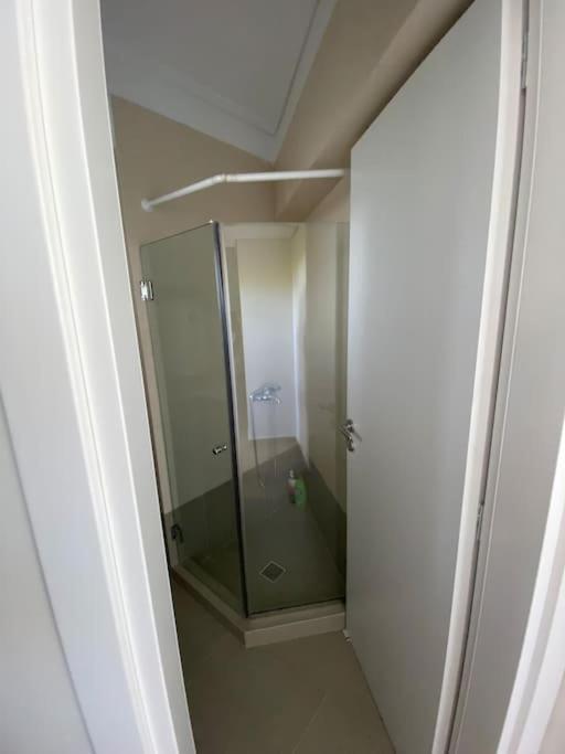 Cozy 2 Room Apartment With Garden Near Athens Air-Port Луца Экстерьер фото